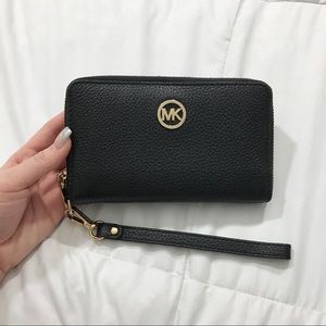 MICHAEL KORS Wristlet